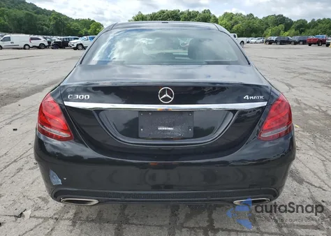 2015 Mercedes-Benz C 300 4Matic из США, поврежденный, VIN 55SWF4KB3FU028169